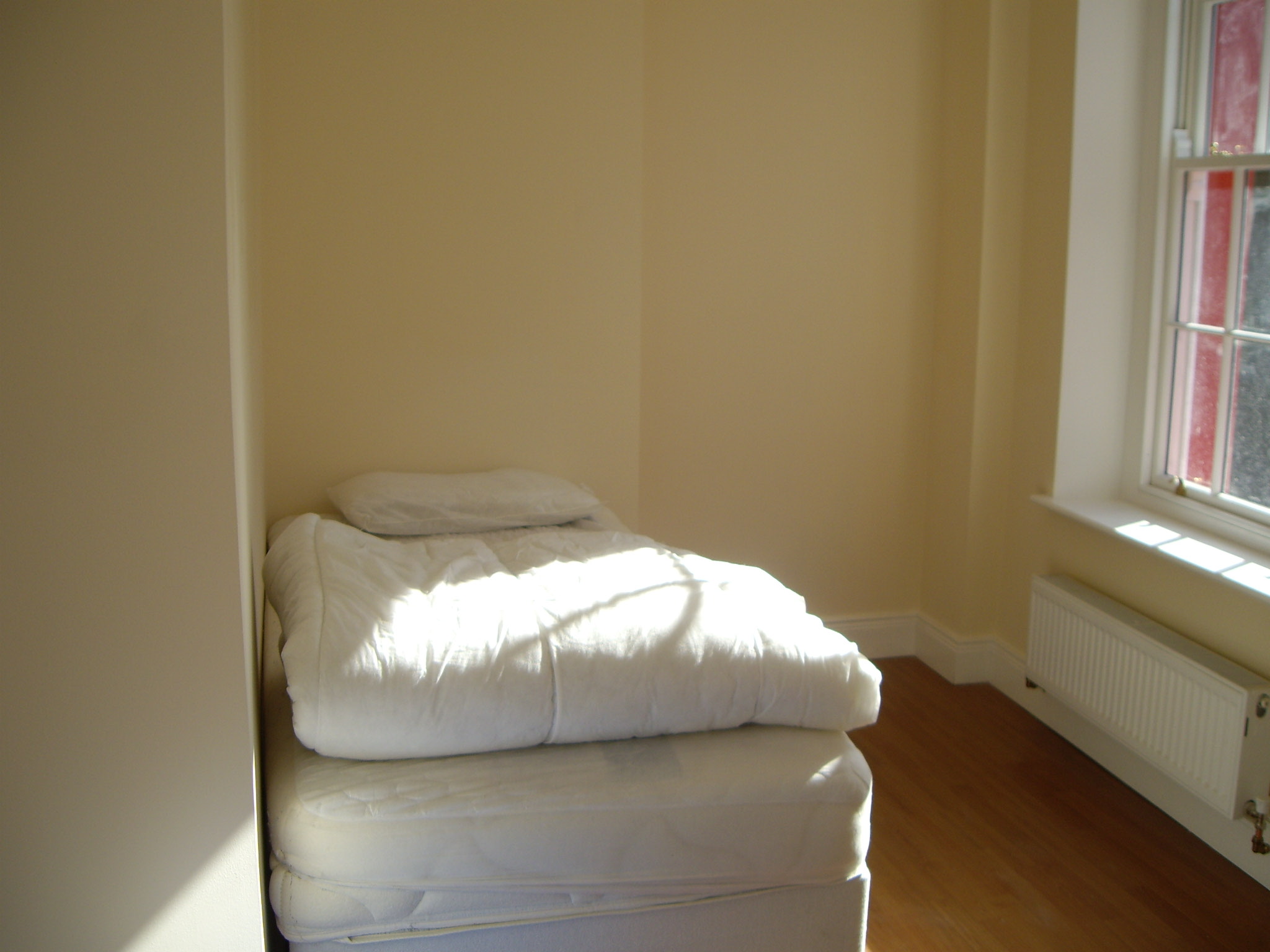 38 Cove Street bed 1